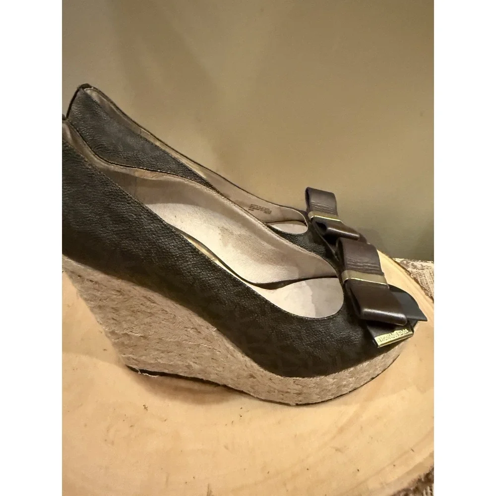 Michael Kors MEG‎ MK 8.5 Brown Logo Signature Peep Toe Bow Espadrille's Wedges